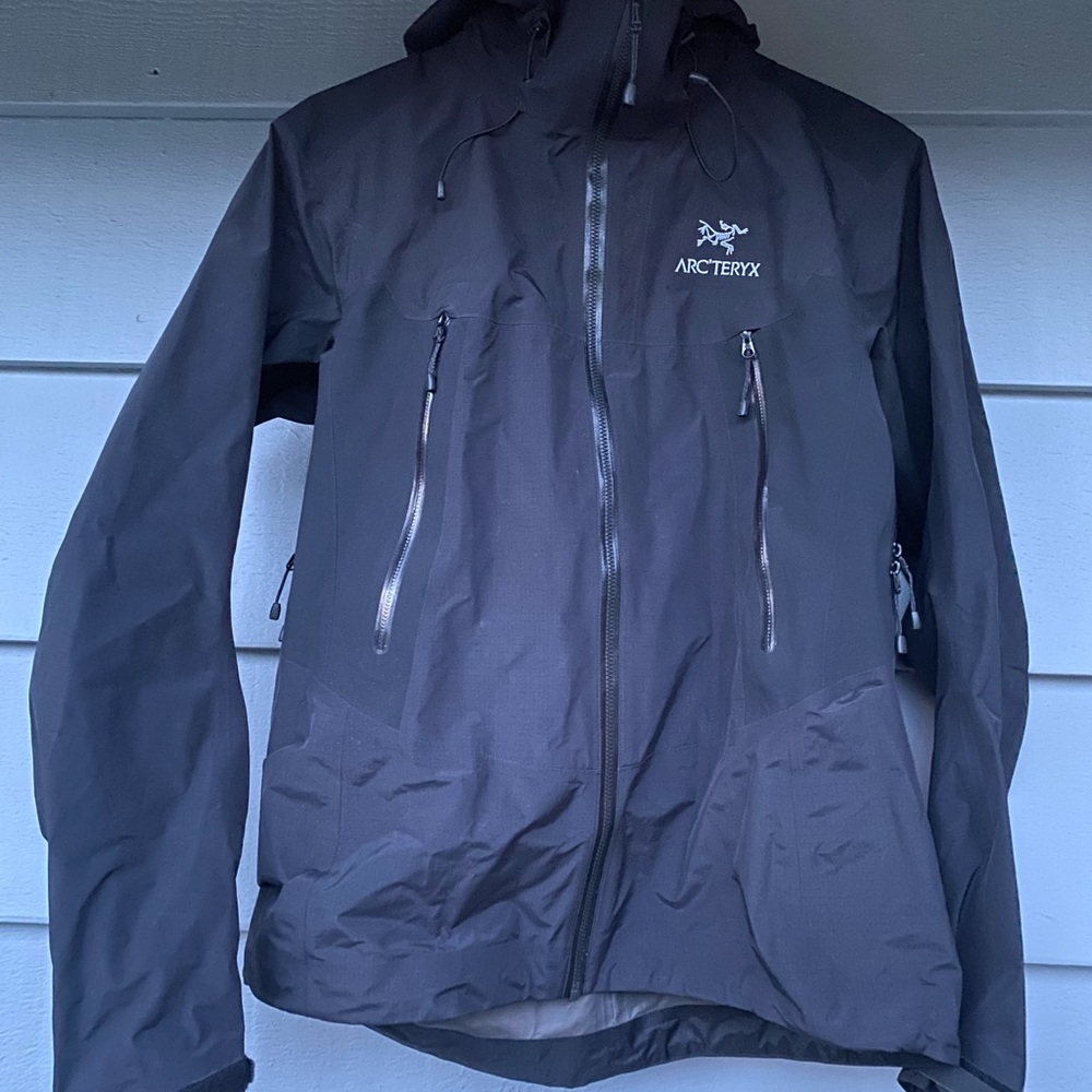 Arcteryx Beta LT rain jacket. Women’s medium, fits like a small.